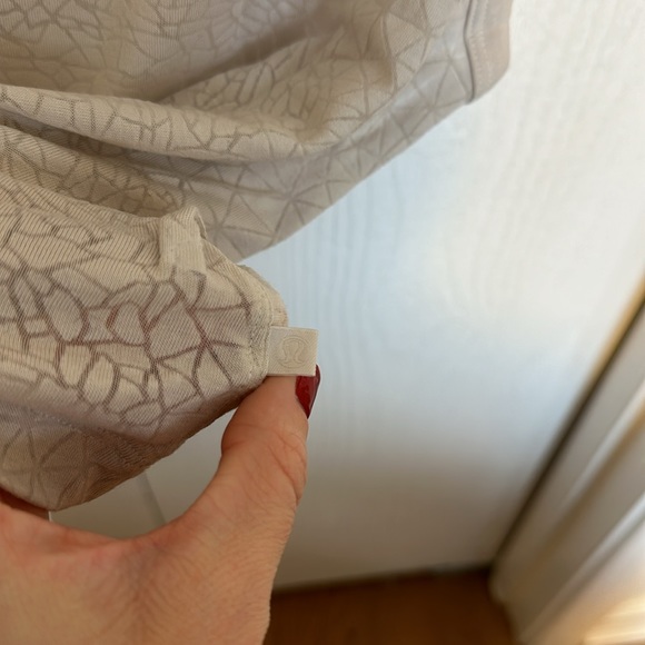 Lululemon slightly cropped tank - Picture 4 of 5